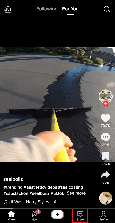 toque na guia Caixa de entrada na barra inferior TikTok