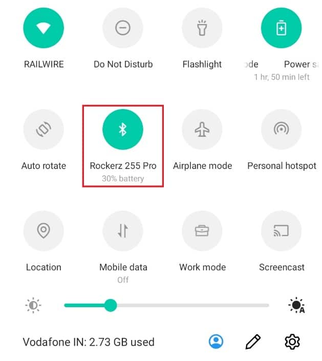 Atingeți și mențineți apăsată opțiunea Bluetooth