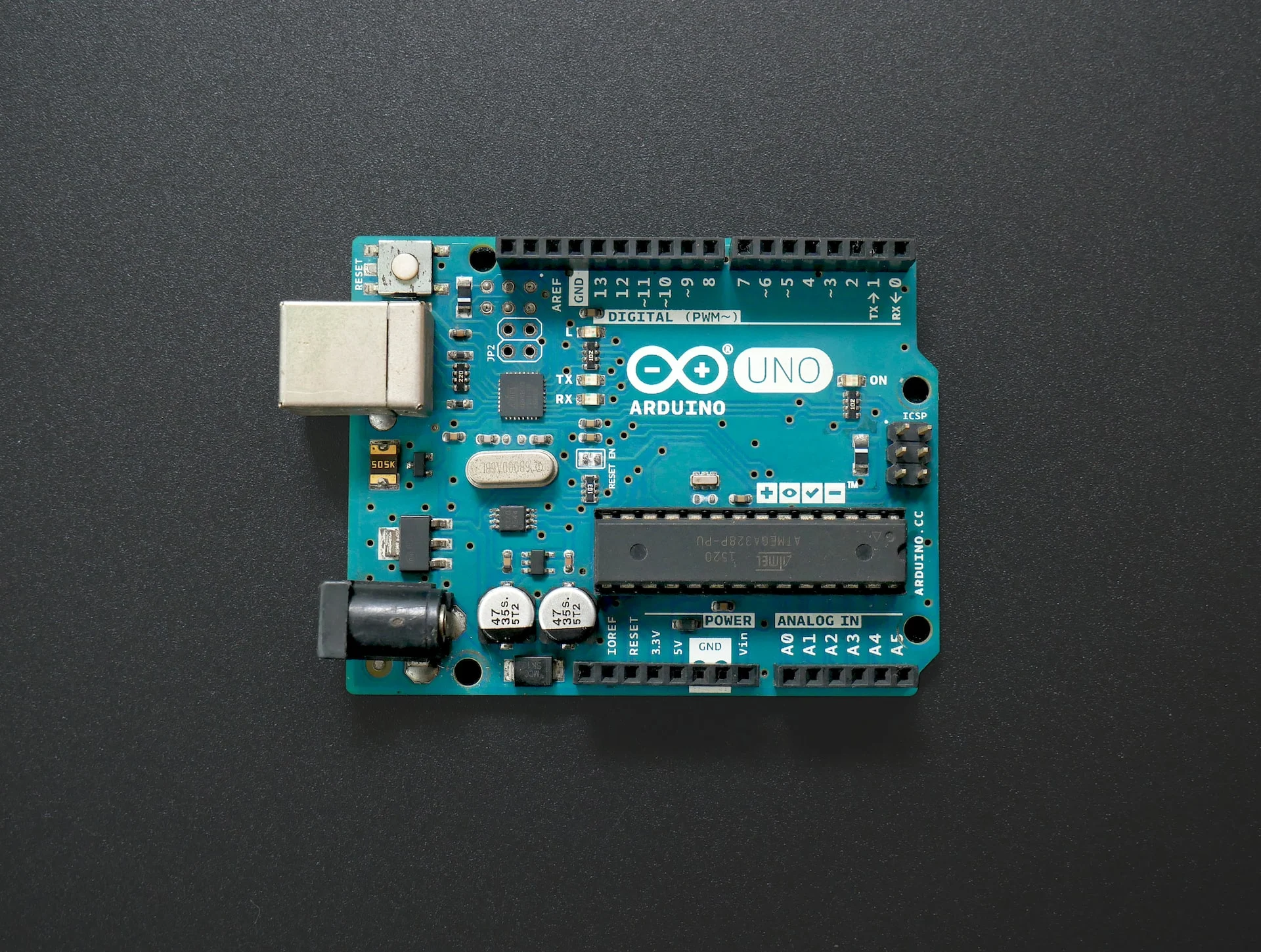Scheda Arduino Uno con Microcontrollore Atmel
