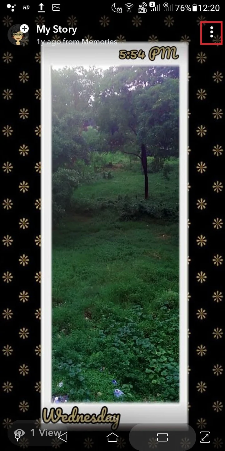 Ketuk tiga titik vertikal di sudut kanan atas layar.