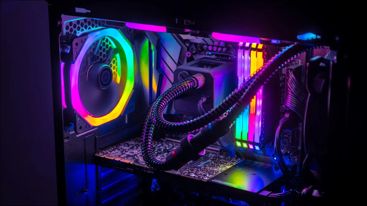 พีซีสำหรับเล่นเกมพร้อมไฟ LED