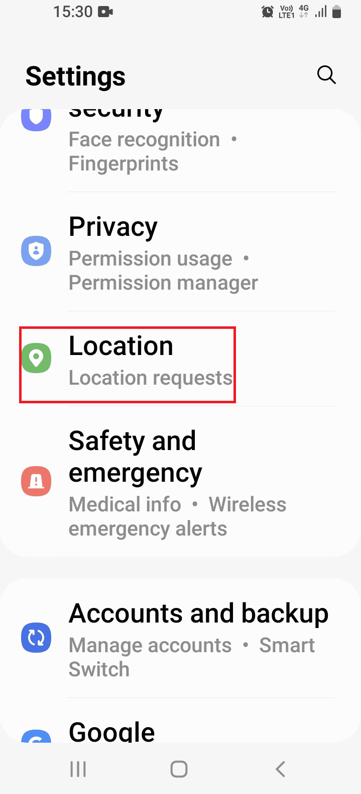 Atingeți fila Locație. Cum să urmăriți pe cineva pe Google Maps fără ca acesta să știe