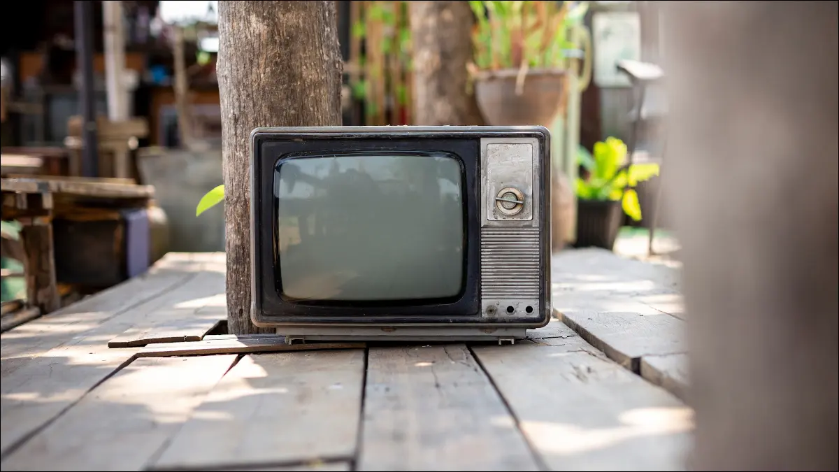 TV à l'extérieur sur une terrasse.