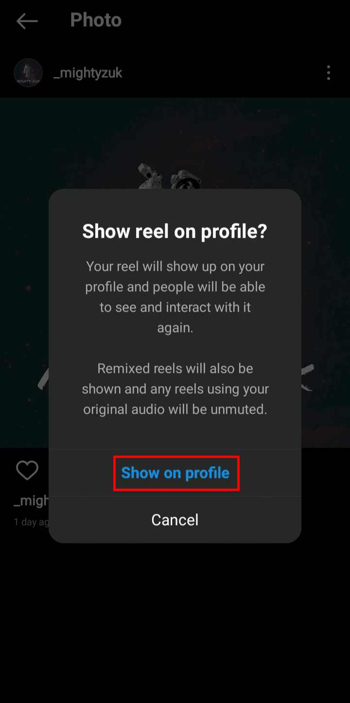 No menu pop-up, toque em Mostrar no perfil para mover sua postagem do arquivo para o seu perfil.