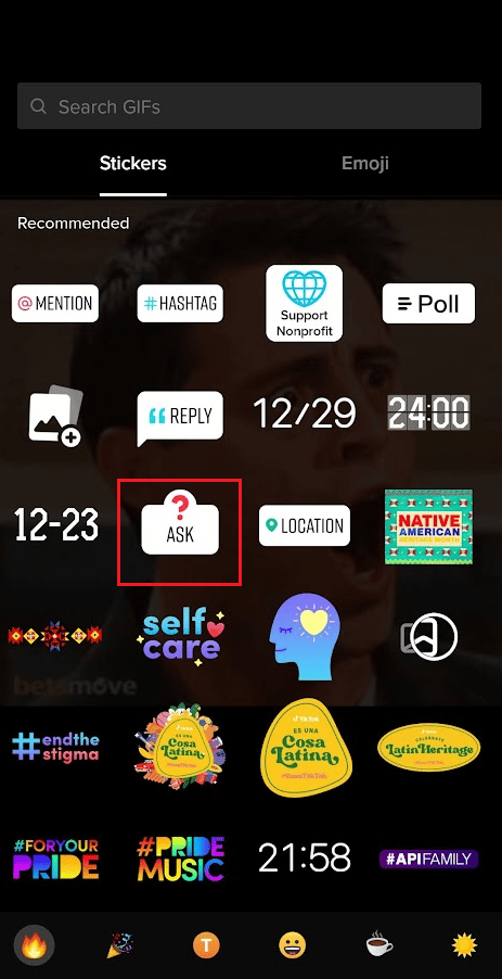 Wählen Sie aus den verfügbaren Stickern einen beliebigen aus, um ihn für Ihren Beitrag auf TikTok | zu verwenden So finden Sie Sticker auf TikTok