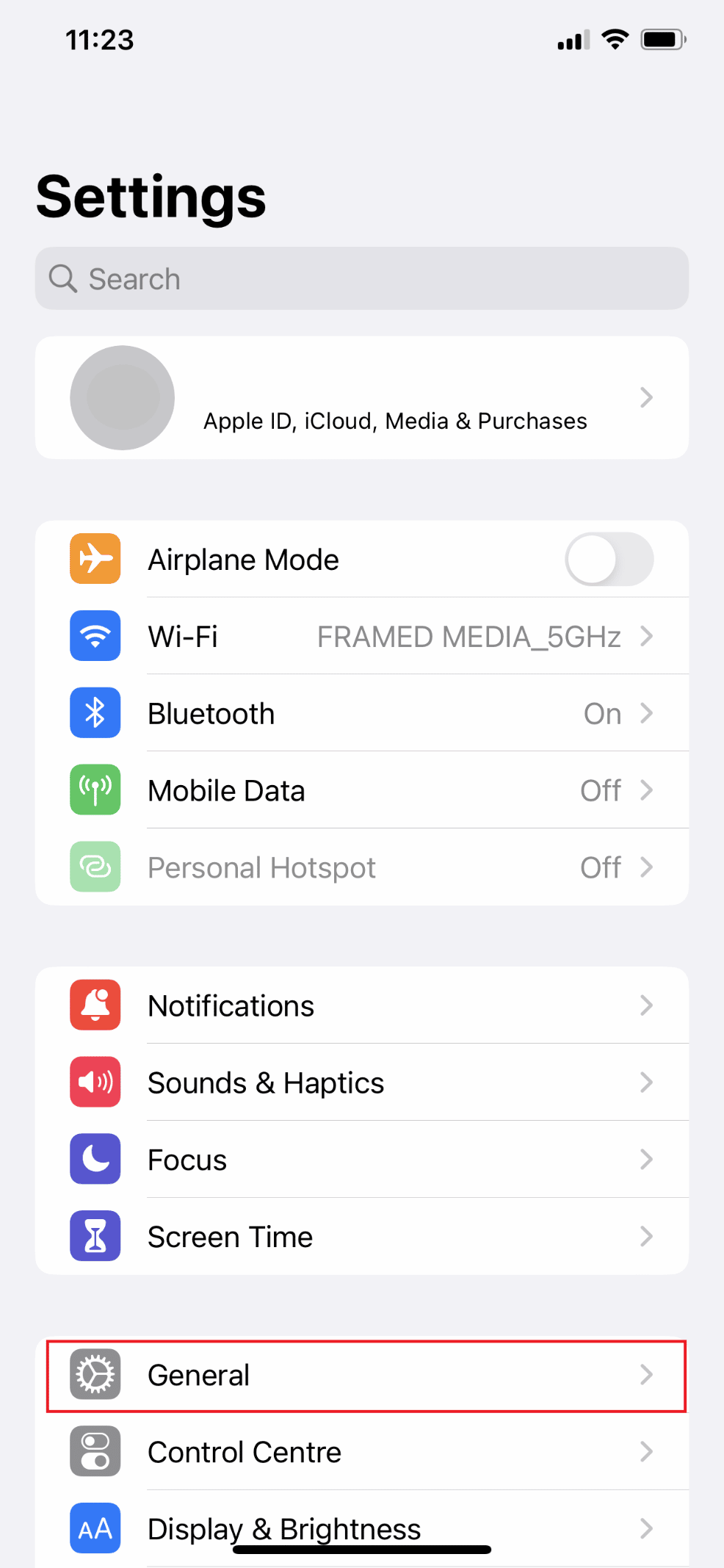 Scrollen Sie nach unten zu Allgemein und tippen Sie darauf. Die 7 wichtigsten Fixes für die Hintergrund-App-Aktualisierung, die auf dem iPhone nicht funktioniert