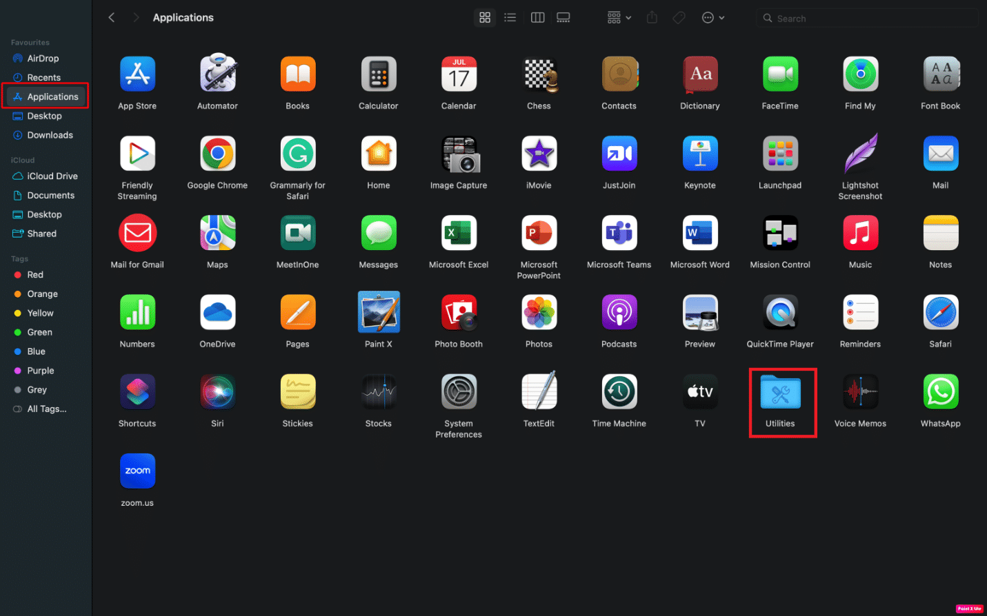 ไปที่ Finder จากนั้นเลือก Applications และคลิกที่ Utilities