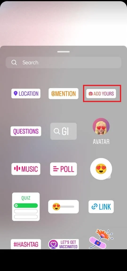 화면에 팝업되는 스티커 목록에서 ADD YOURS 스티커를 선택하세요.