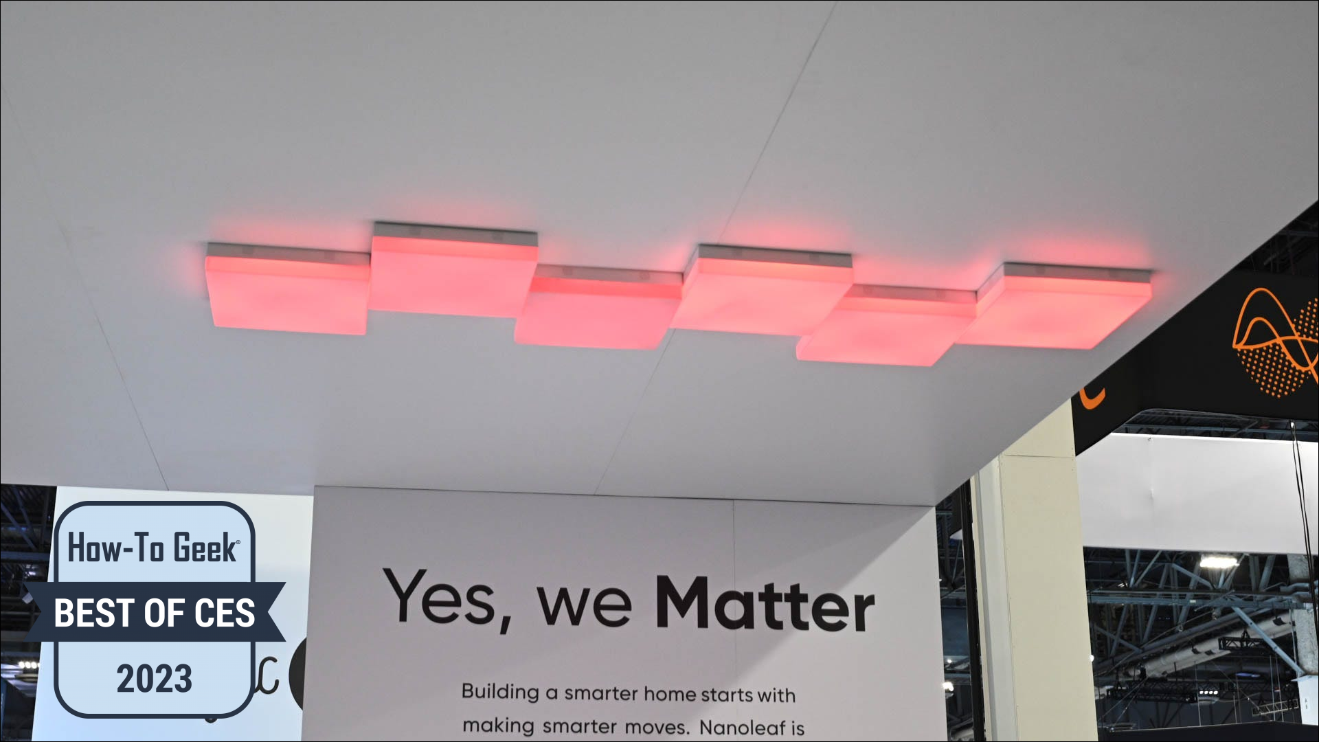 Lucarne Nanoleaf expuse pe un tavan la CES 2023