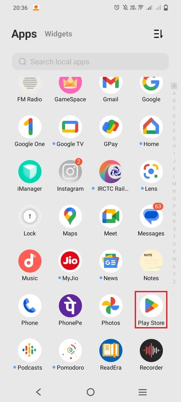 휴대폰에서 Google Play 스토어를 엽니다.