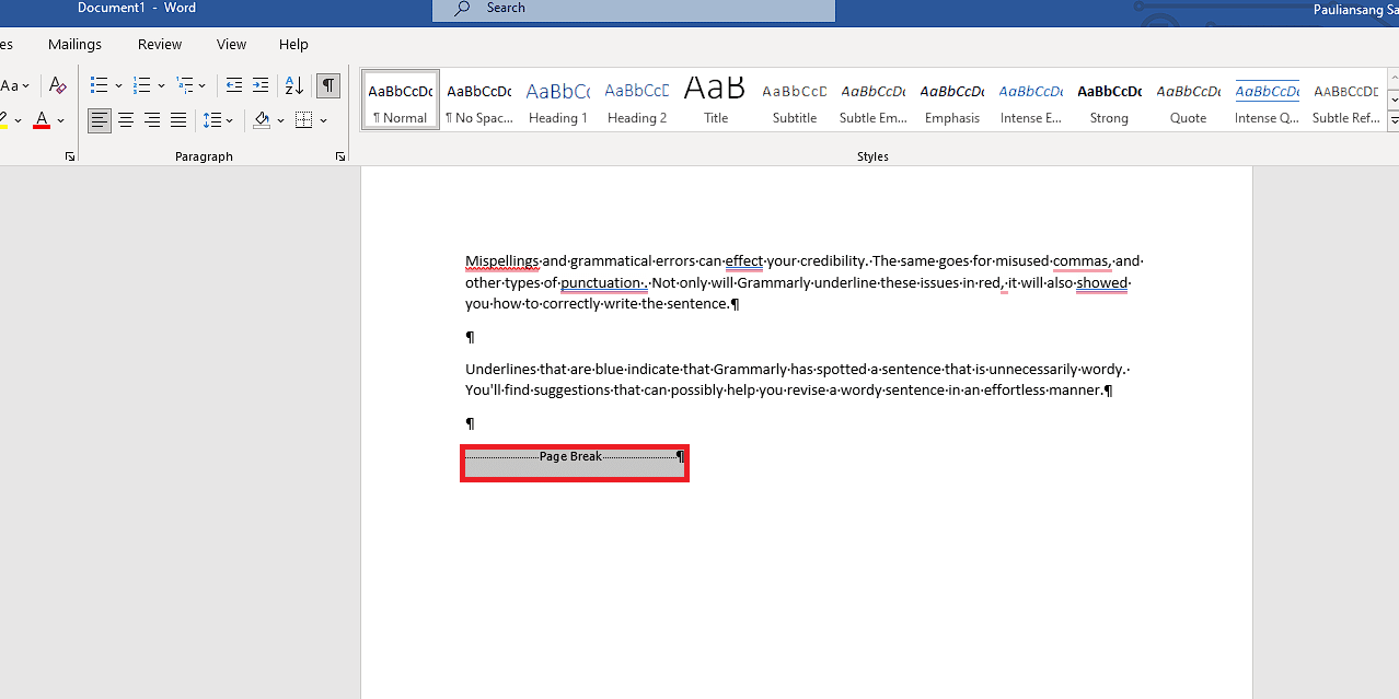 Coloque o cursor no centro da linha com o texto da quebra de página. Agora, clique duas vezes nele para selecionar esta quebra de página.