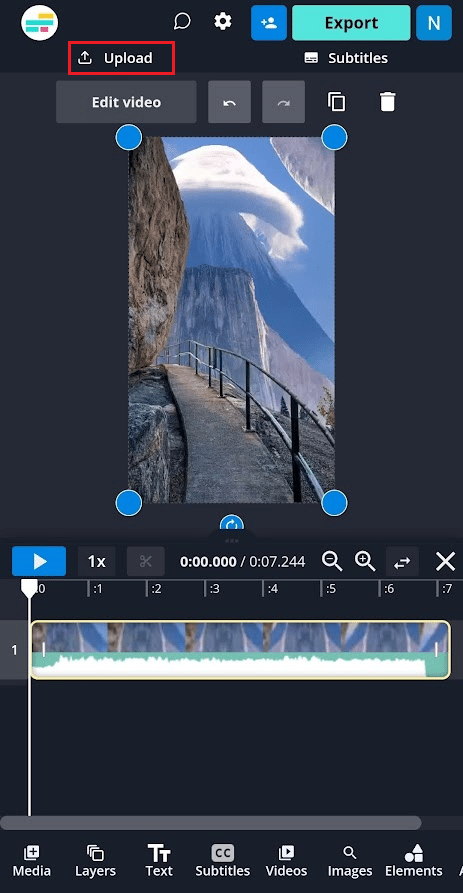 トップバーからアップロードをタップします