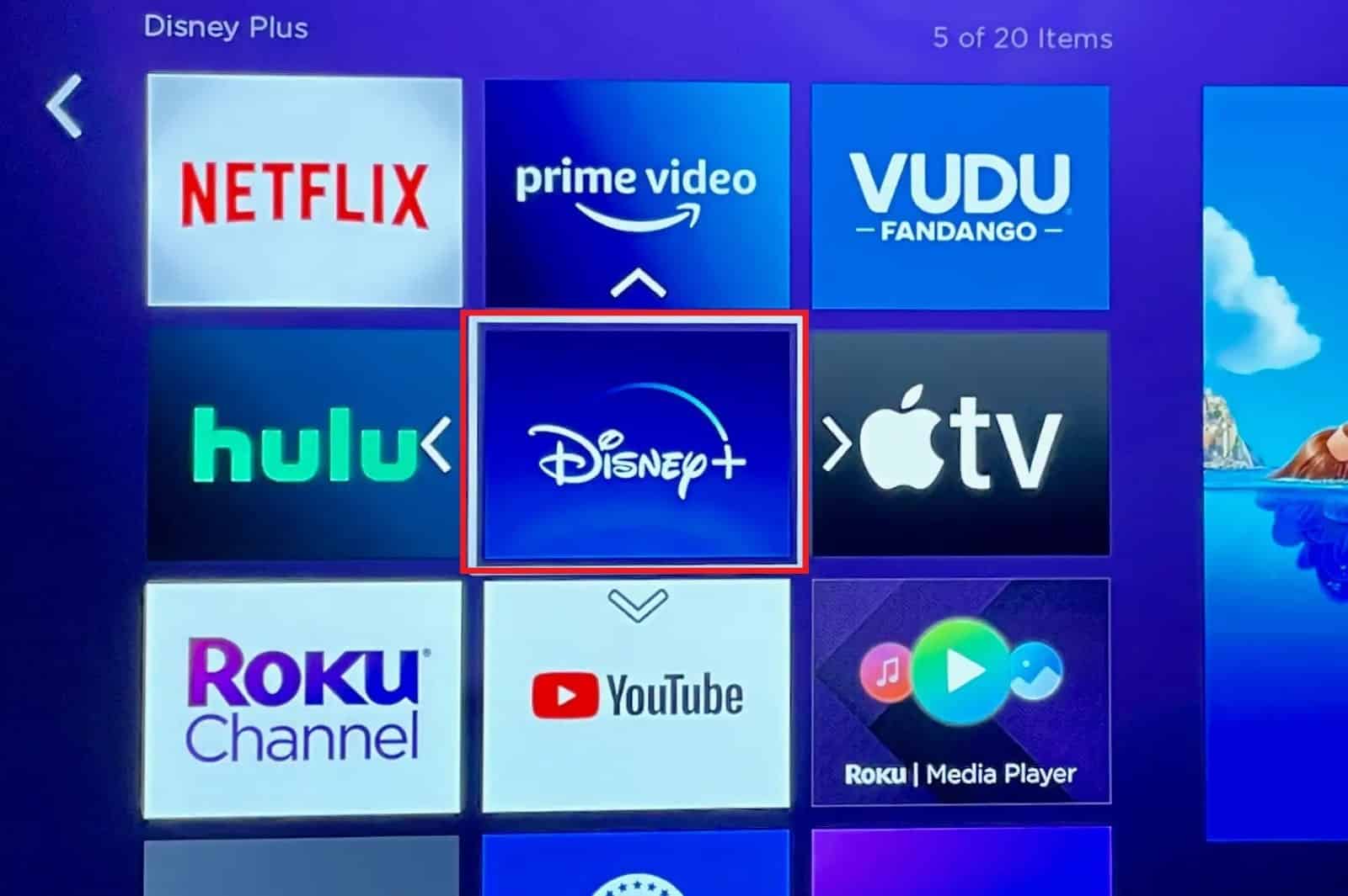 ابحث عن تطبيق Disney Plus وقم بتمييزه واضغط على زر النجمة
