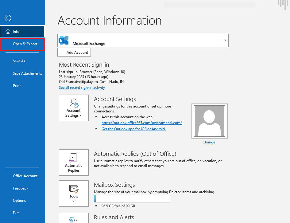 Öffnen Sie Outlook und navigieren Sie zu Datei und dann zu Öffnen und exportieren