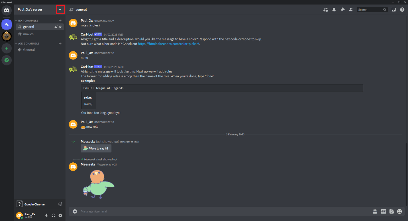 Klicken Sie auf den Abwärtspfeil, um das Servermenü zu öffnen. So entfernen Sie jemanden aus der Discord-Gruppe