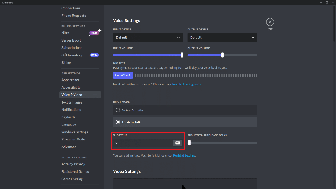 Assegnare una combinazione di tasti per Push to Talk facendo clic sul campo sotto l'interruttore e premendo il tasto desiderato. | Come silenziare il microfono in Discord