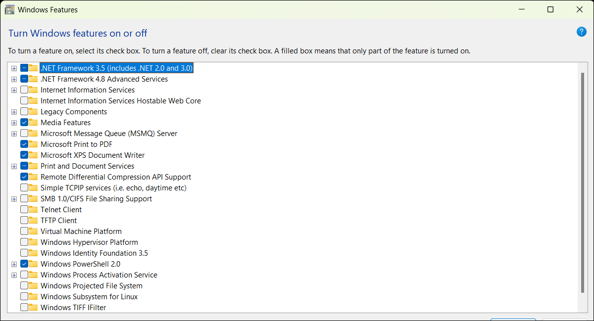 O menu Recursos do Windows mostrando uma lista de recursos ativados e desativados.