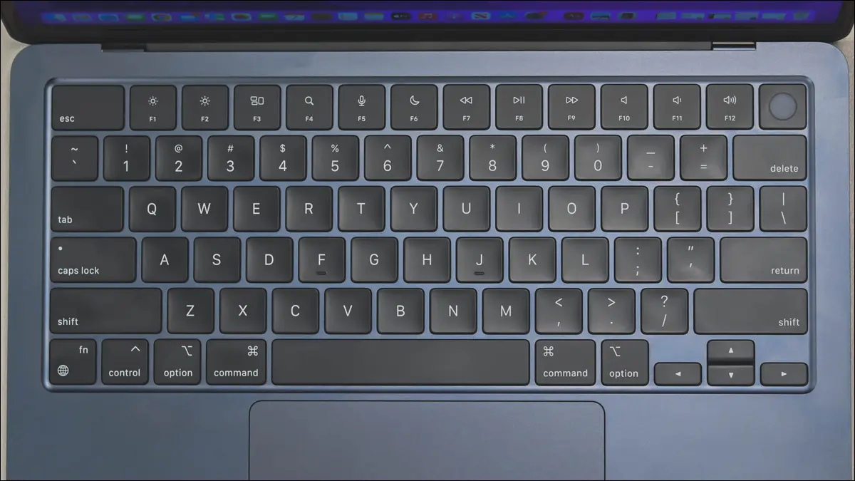 Vue descendante du clavier Macbook