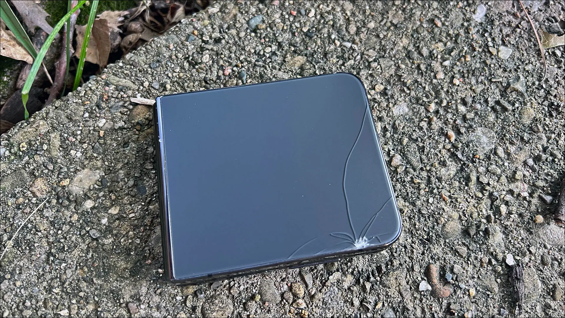 Złamany tył Galaxy Z Flip 4