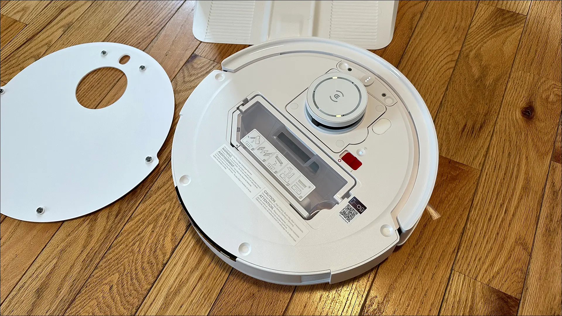 Le dessus du Robot DEEBOT T10 OMNI avec son capot retiré