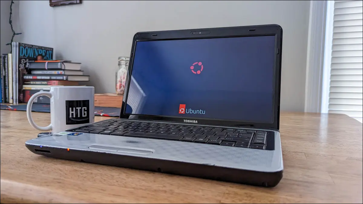 Tela de inicialização do Ubuntu Linux em um laptop