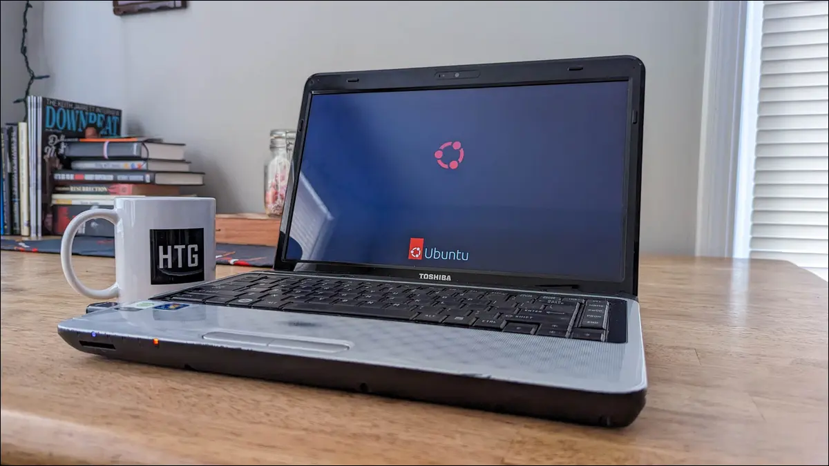 Ecran de pornire Ubuntu Linux pe un laptop