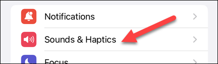 "사운드 및 햅틱"으로 이동합니다.