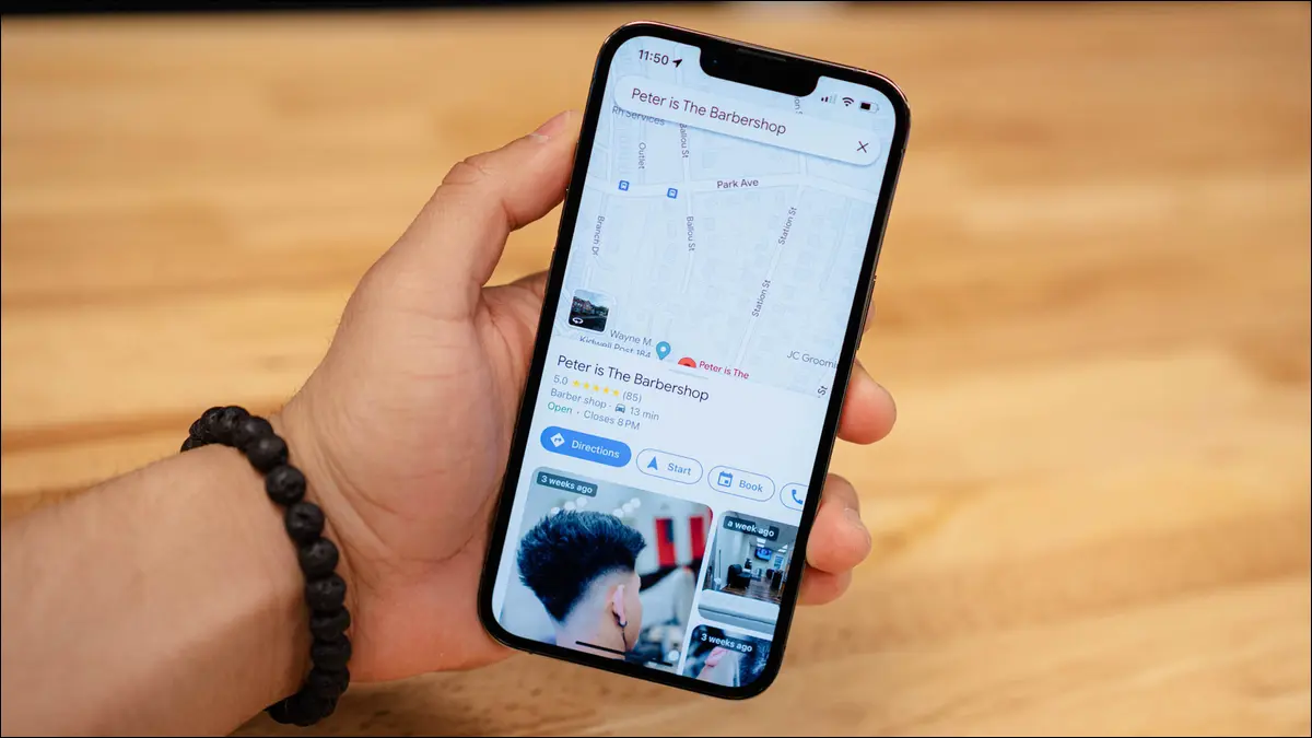 Google Maps terbuka di iPhone yang menampilkan info bisnis tujuan