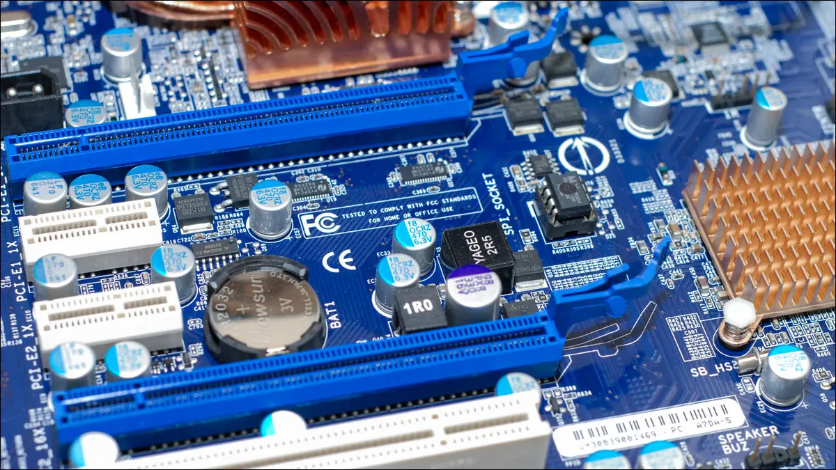 Ports PCI sur une carte mère