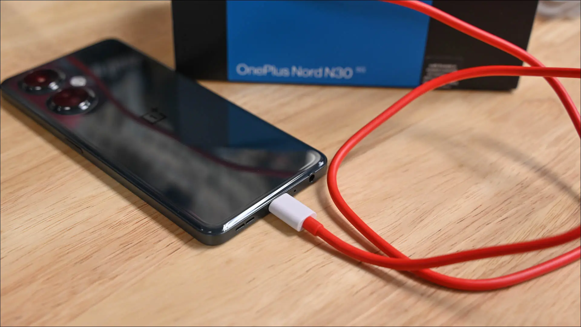 OnePlus Nord N30 5G يشحن