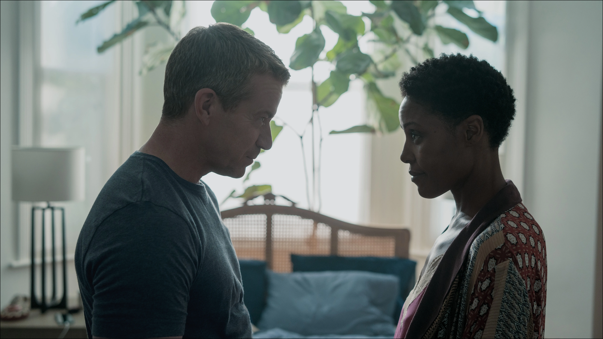 Max Beesley และ Christine Adams แสดงในฉากใน Hijack