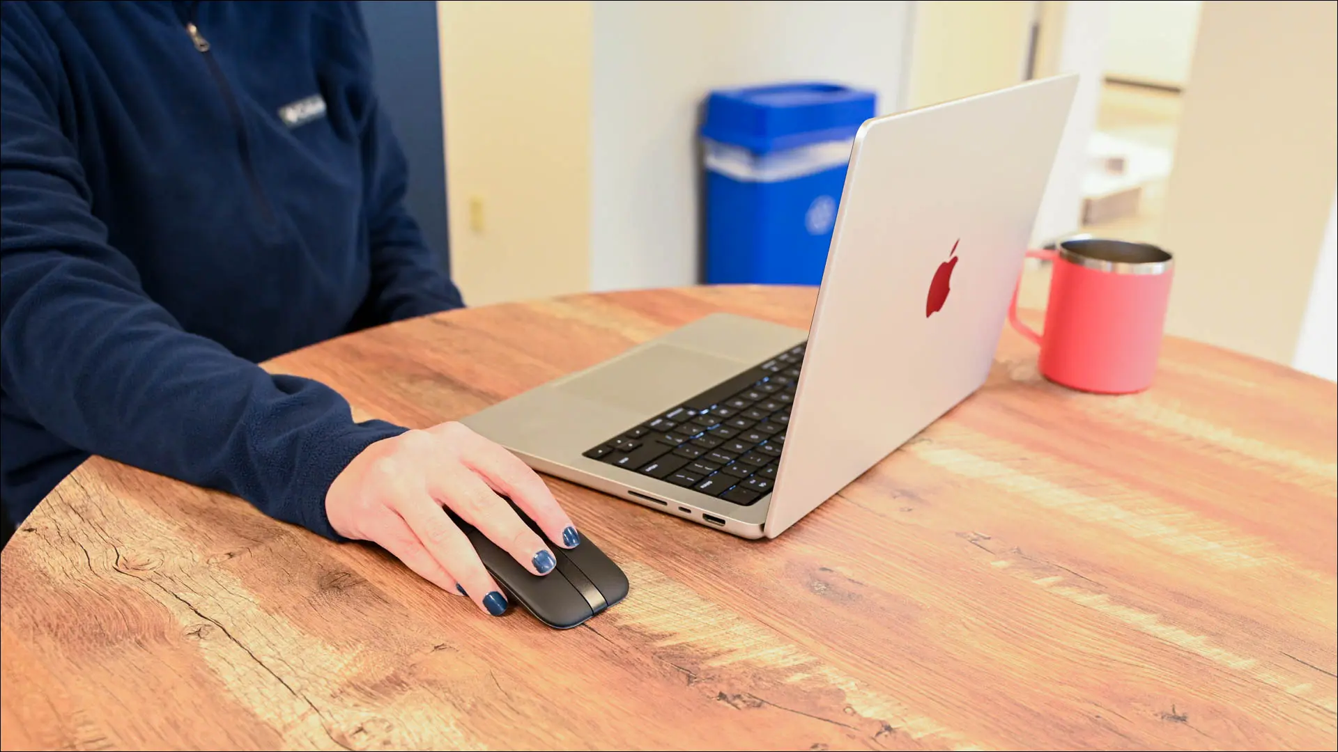 Dell Portable Ms700 Mouse ใช้งานที่ร้านกาแฟ