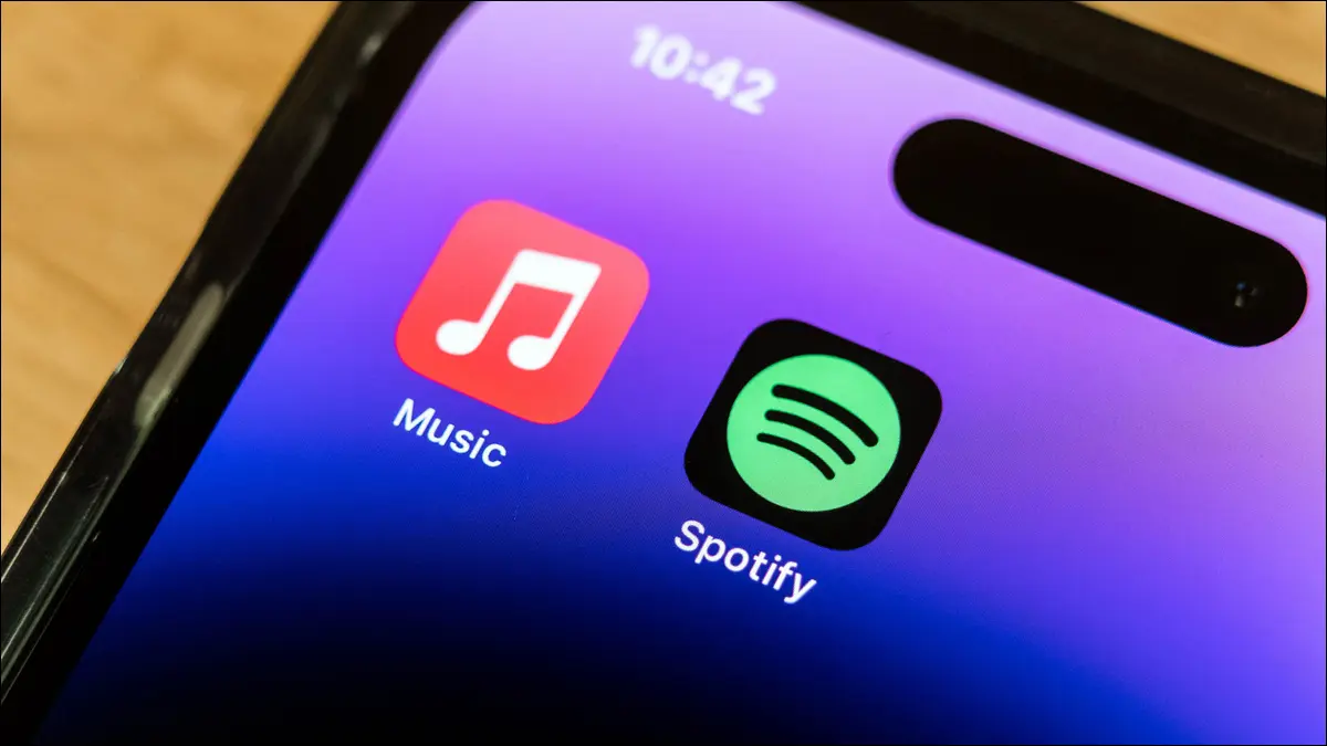 Musica Apple e app Spotify su un iPhone