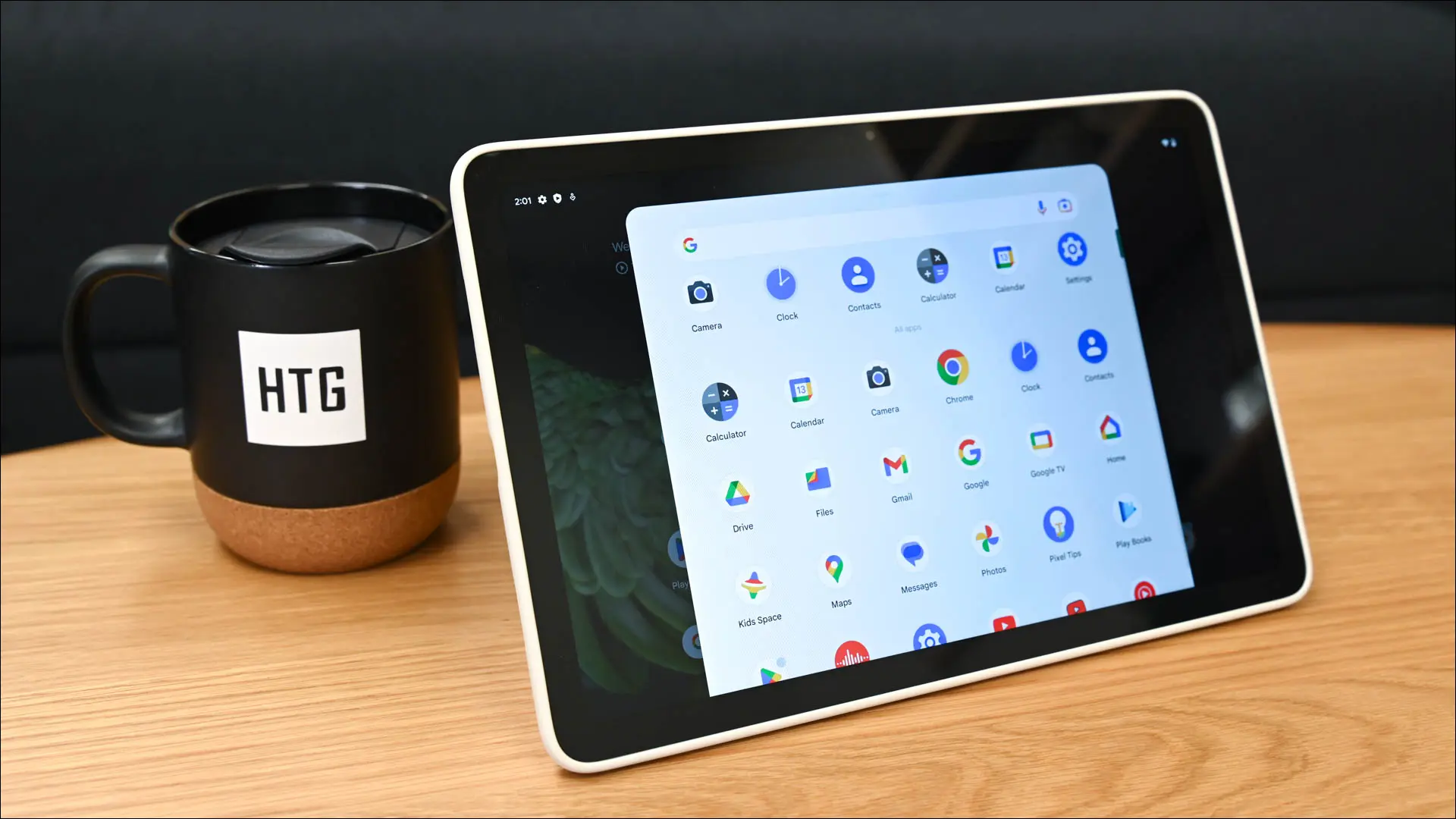 يتم فتح علبة التطبيقات على Google Pixel Tablet