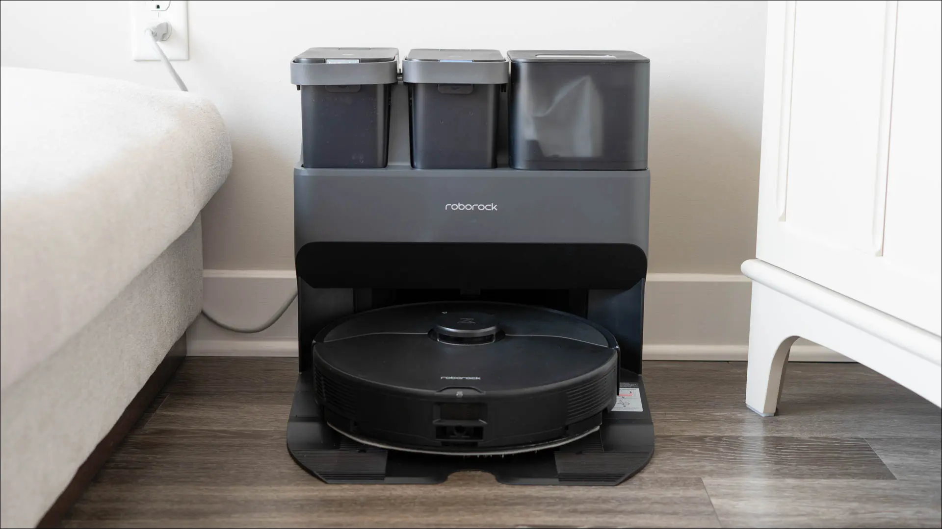 Der Roborock S7 Max Ultra in seiner Dockingstation